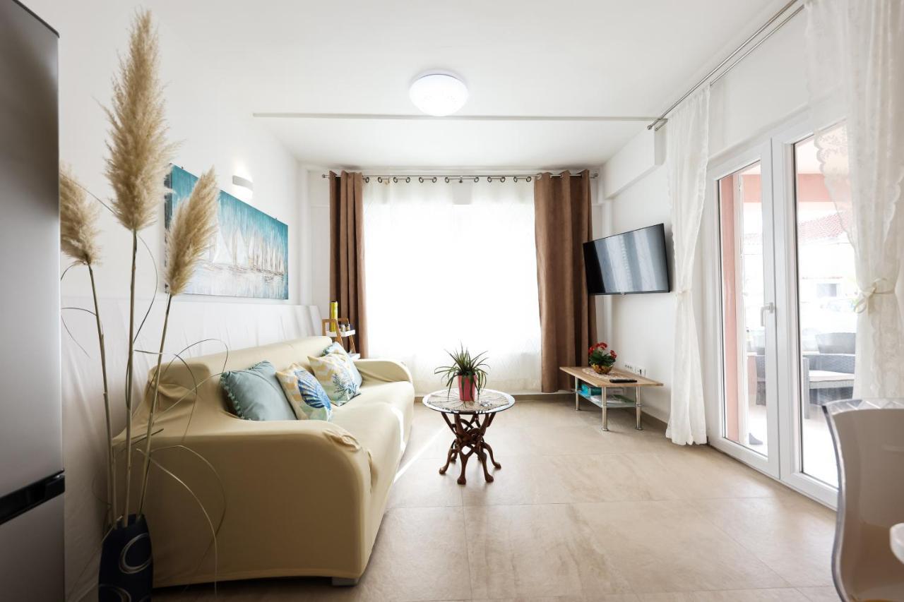 Apartment Puntamika Villa De Rosa - Ground Floor Zadar Bagian luar foto