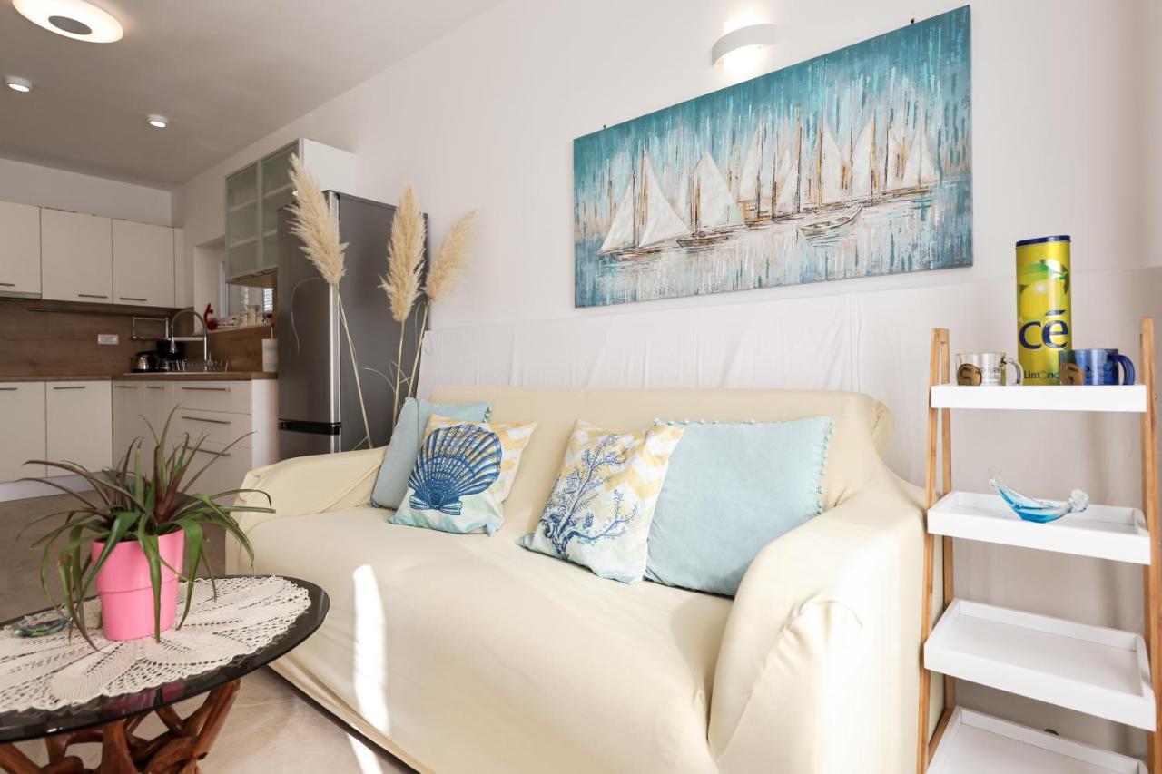 Apartment Puntamika Villa De Rosa - Ground Floor Zadar Bagian luar foto