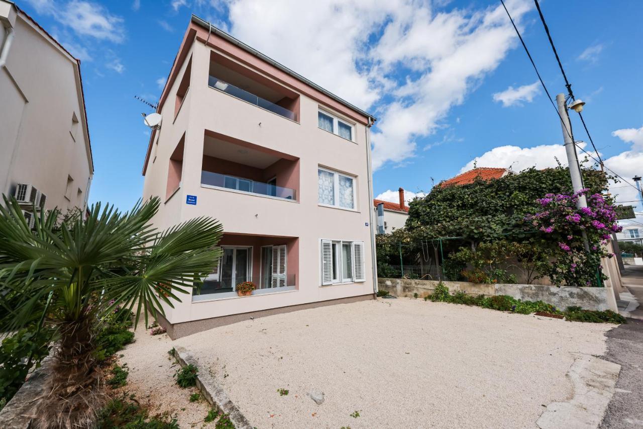 Apartment Puntamika Villa De Rosa - Ground Floor Zadar Bagian luar foto