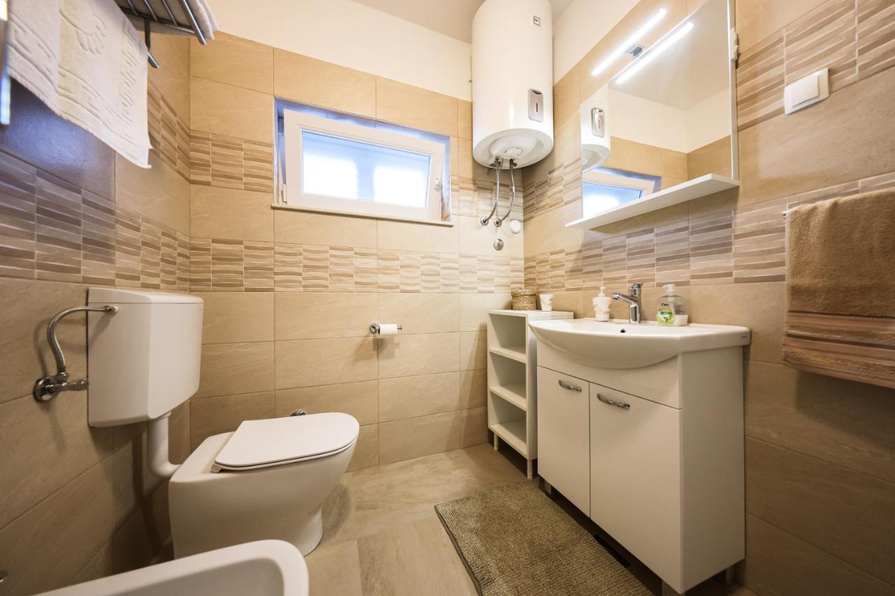 Apartment Puntamika Villa De Rosa - Ground Floor Zadar Bagian luar foto