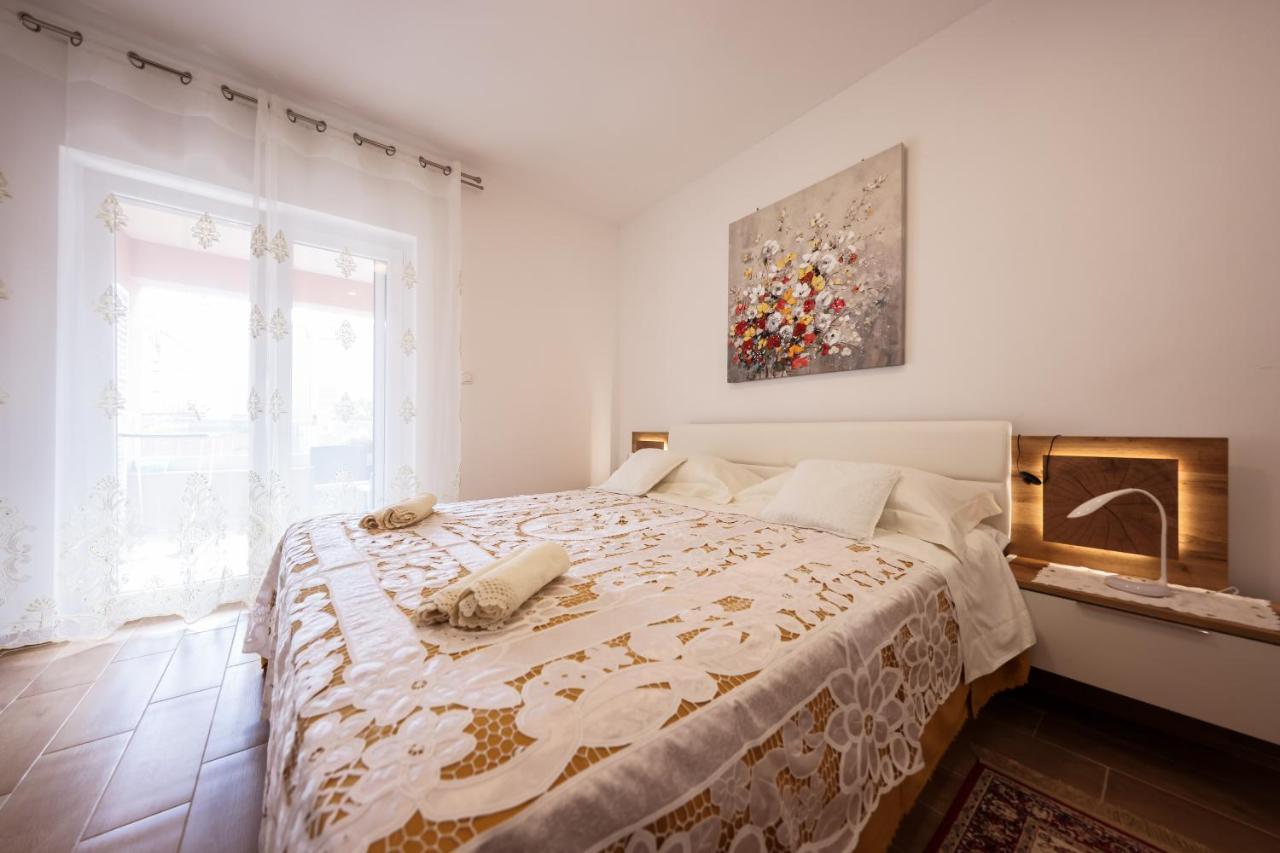 Apartment Puntamika Villa De Rosa - Ground Floor Zadar Bagian luar foto