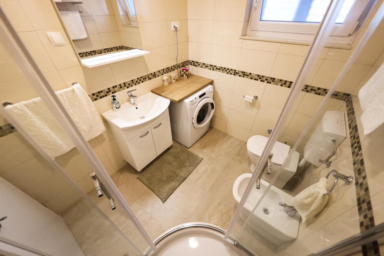 Apartment Puntamika Villa De Rosa - Ground Floor Zadar Bagian luar foto