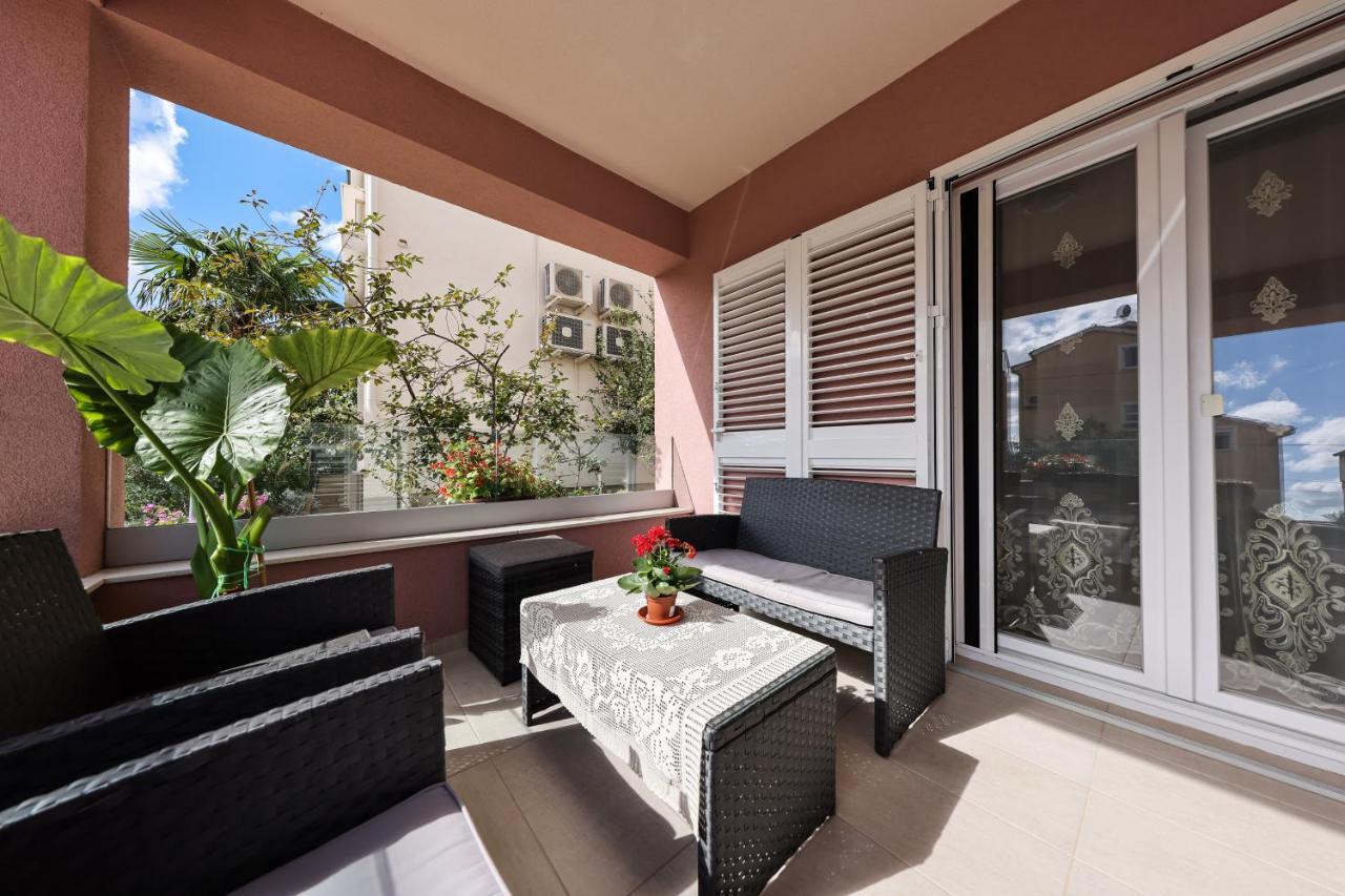 Apartment Puntamika Villa De Rosa - Ground Floor Zadar Bagian luar foto